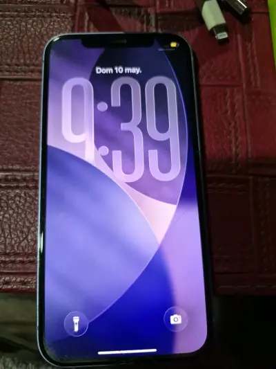 Smartphone y accesorios variados - miniatura 2
