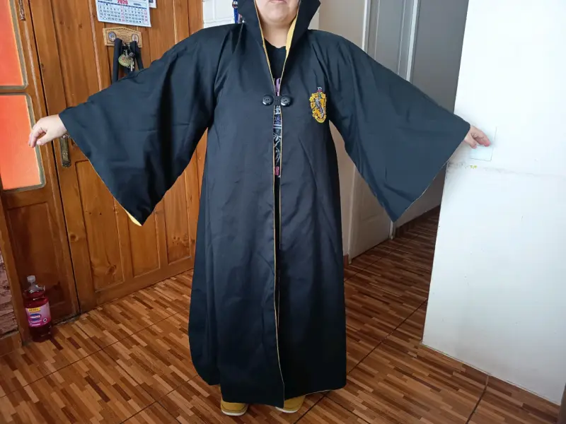 Túnica negra de Hogwarts y Gryffindor - 1