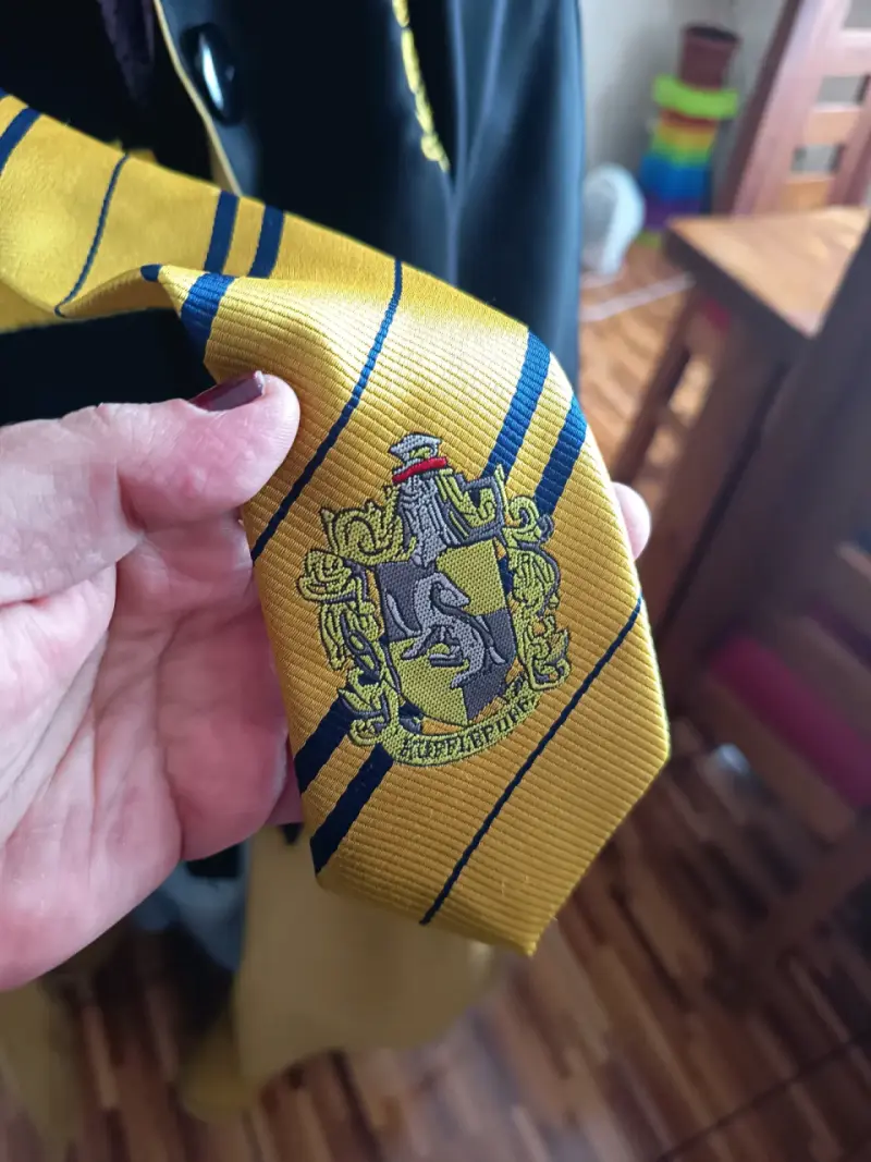 Túnica negra de Hogwarts y Gryffindor - 5