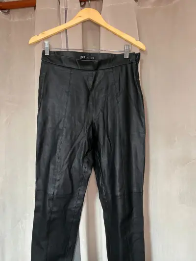 Pantalones de cuero Zara negros - miniatura 2
