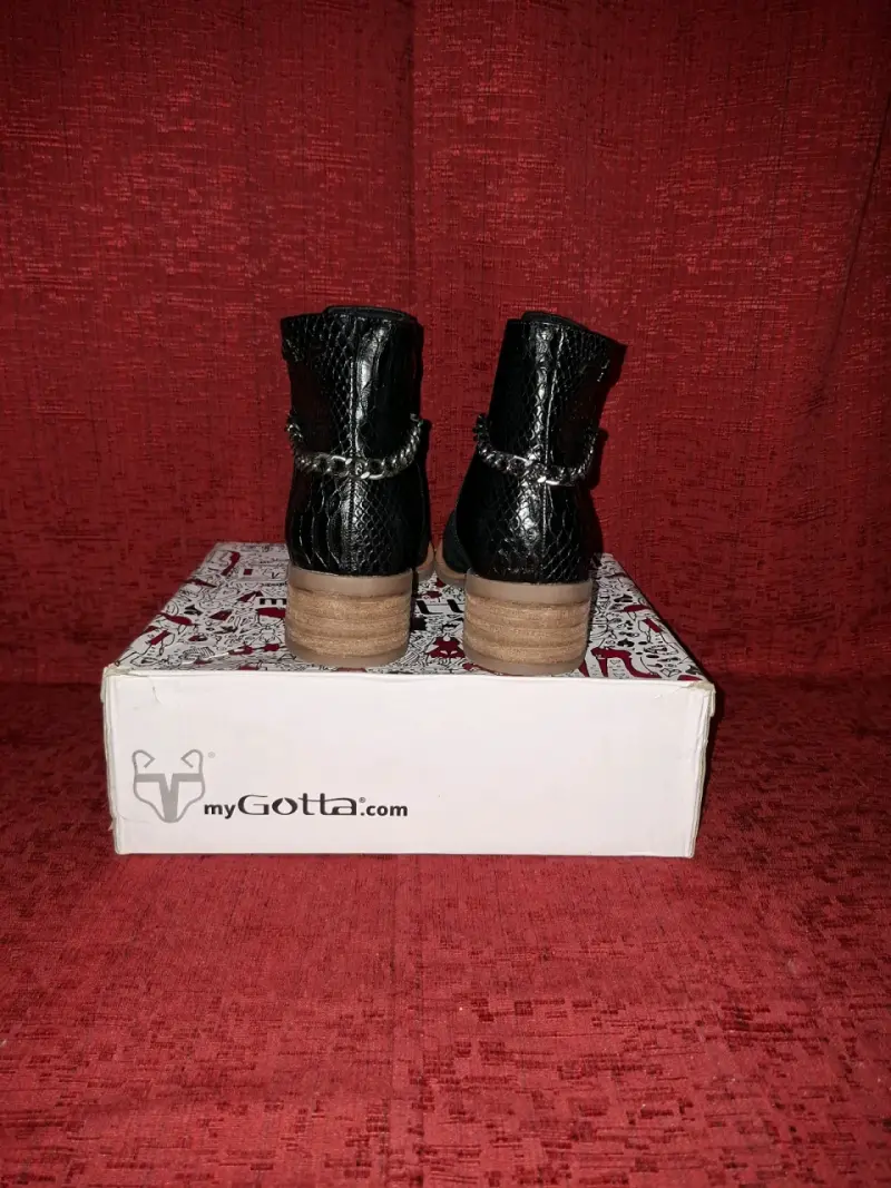 Botines negros con tacón bajo - 3