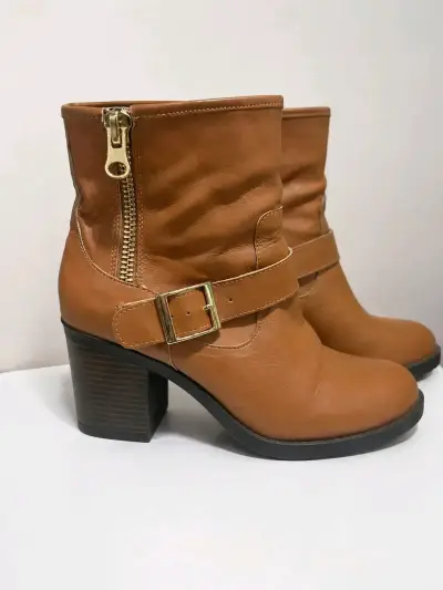 Botines de cuero marrón con hebilla - miniatura 1