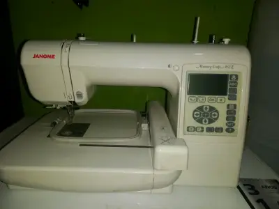 Máquina de bordar Janome Memory Craft 200E - miniatura 1