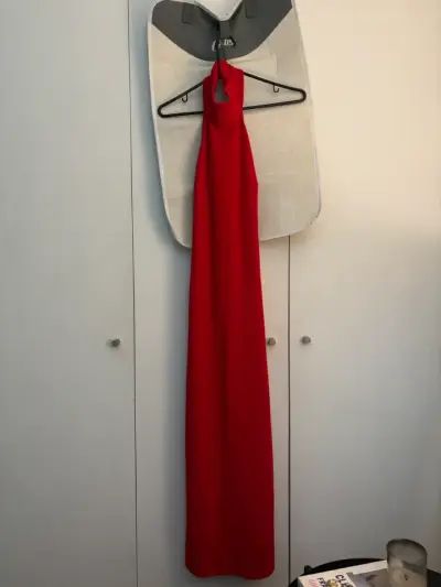 Vestido Zara rojo halter espalda descubierta - miniatura 1