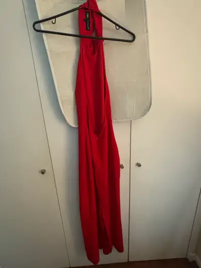 Vestido Zara rojo halter espalda descubierta - miniatura 3