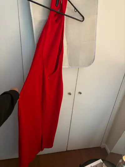 Vestido Zara rojo halter espalda descubierta - miniatura 4