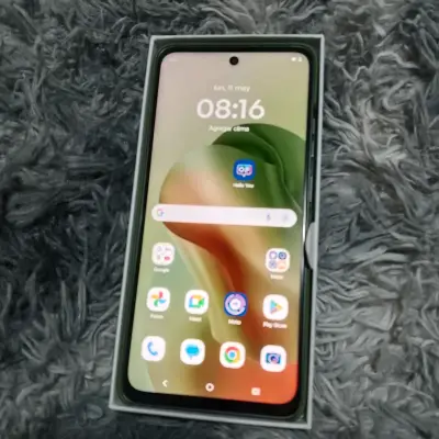 Smartphone moderno con caja - miniatura 1