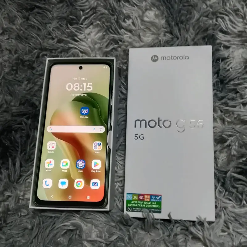 Smartphone moderno con caja - 2