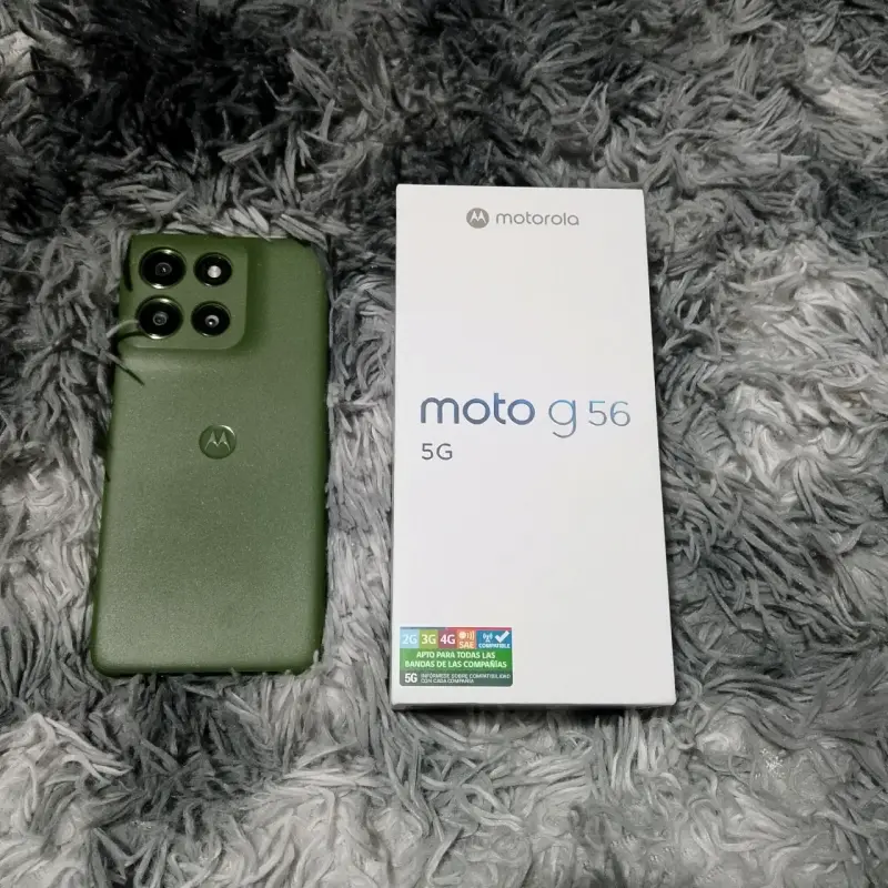 Smartphone moderno con caja - 4