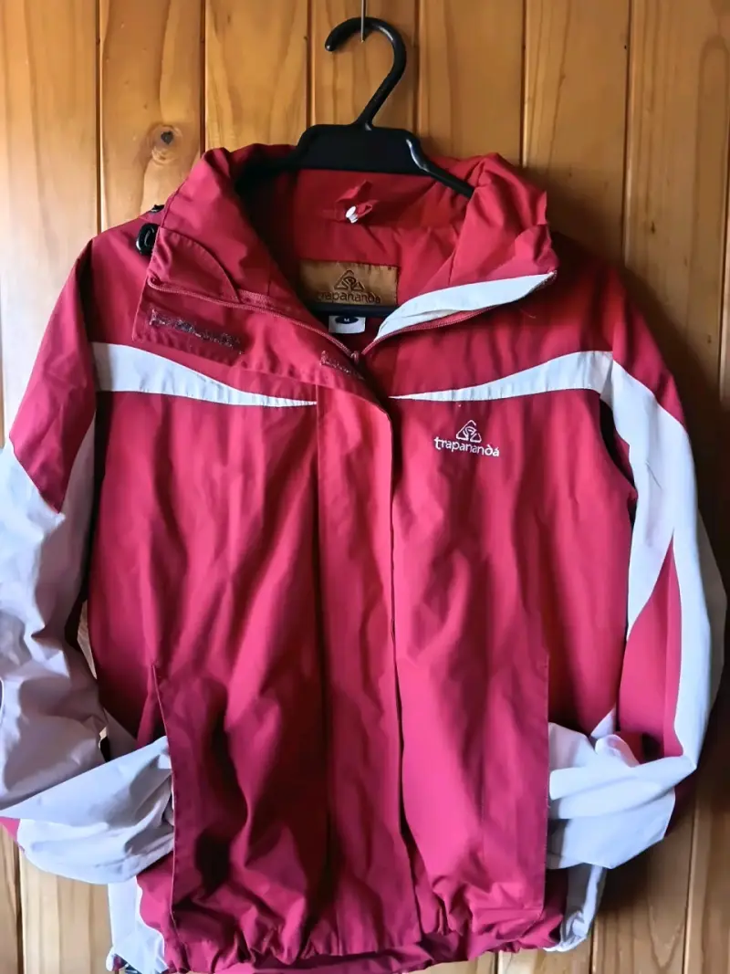 Chaqueta impermeable Traparna roja