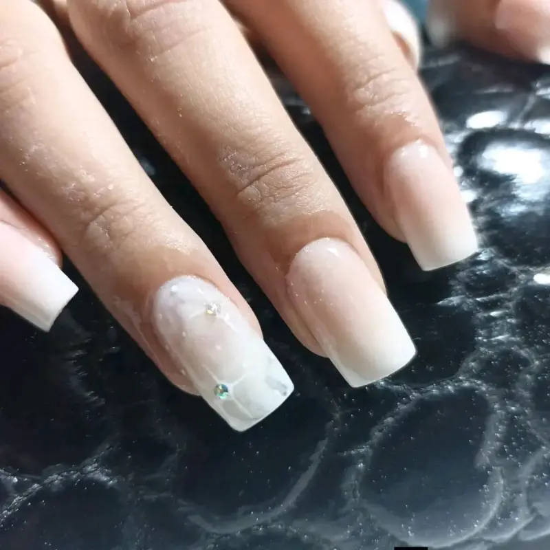 Servicio de uñas acrílicas - 2