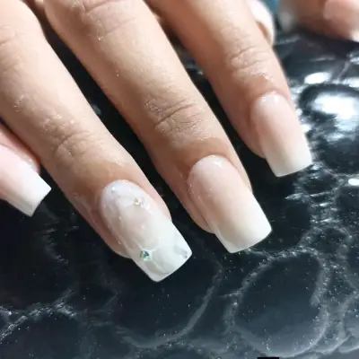 Servicio de uñas acrílicas - miniatura 2