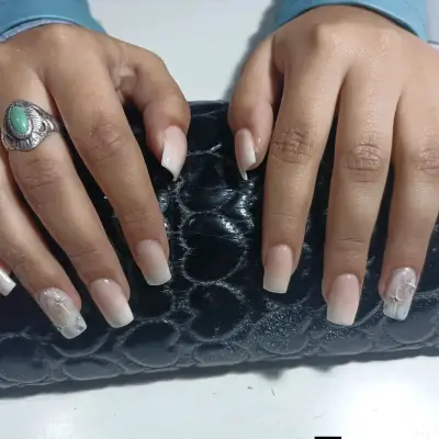Servicio de uñas acrílicas - miniatura 3