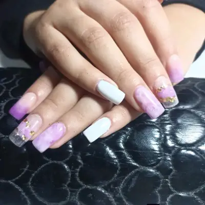 Servicio de uñas acrílicas - miniatura 4