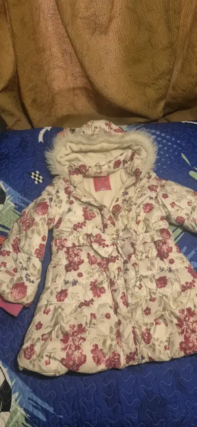 Abrigo infantil con estampado floral - miniatura 2