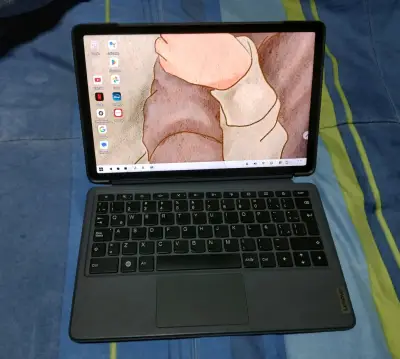Tablet Lenovo con teclado - miniatura 1