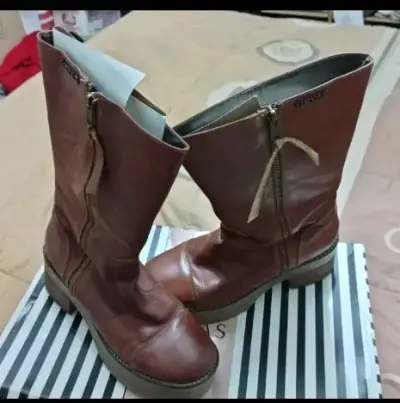 Botas de cuero marrón con cierre - miniatura 1