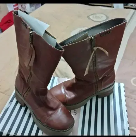 Botas de cuero marrón con cierre - 2