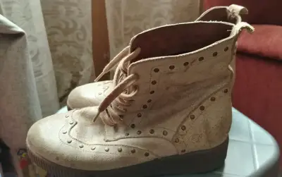 Botines beige con tachas - miniatura 3