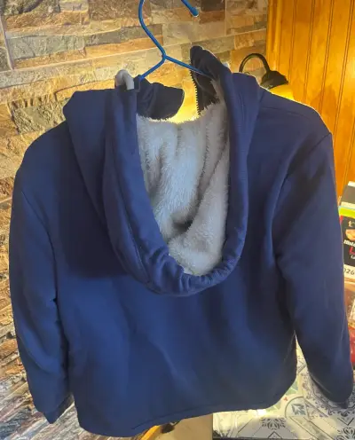 Chaqueta azul con capucha forrada - miniatura 1