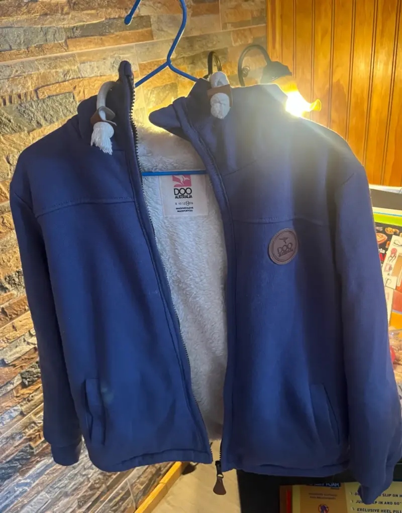Chaqueta azul con capucha forrada - 2