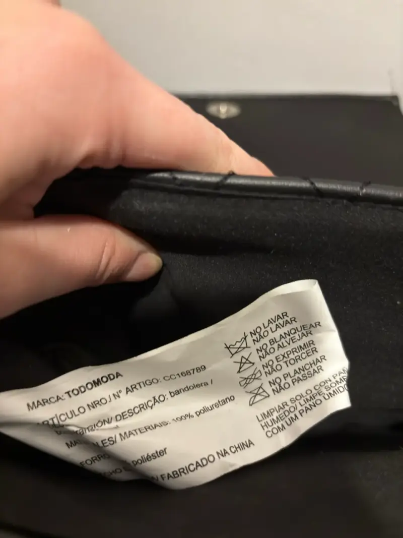 Cartera negra con cadena metálica - 5