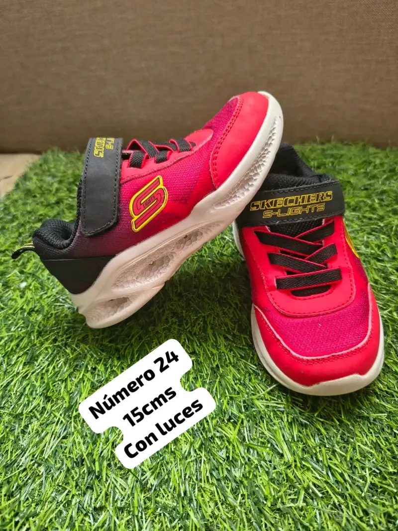 Zapatillas Skechers LED rojas