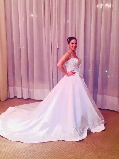 Vestido de novia blanco elegante - miniatura 5