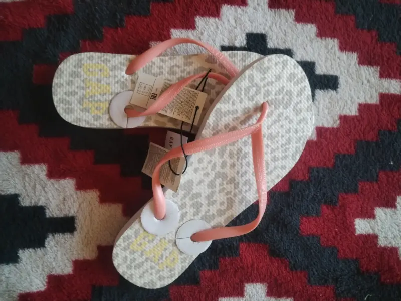 Sandalias flip-flop con diseño - 3