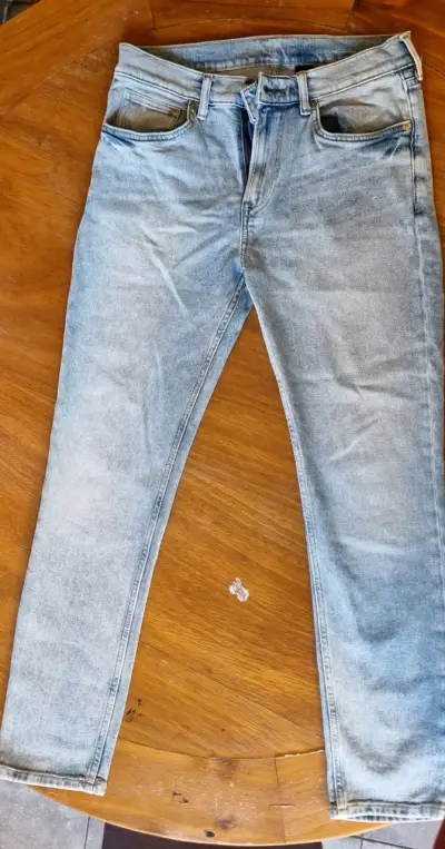 Jeans celestes deslavados - miniatura 1