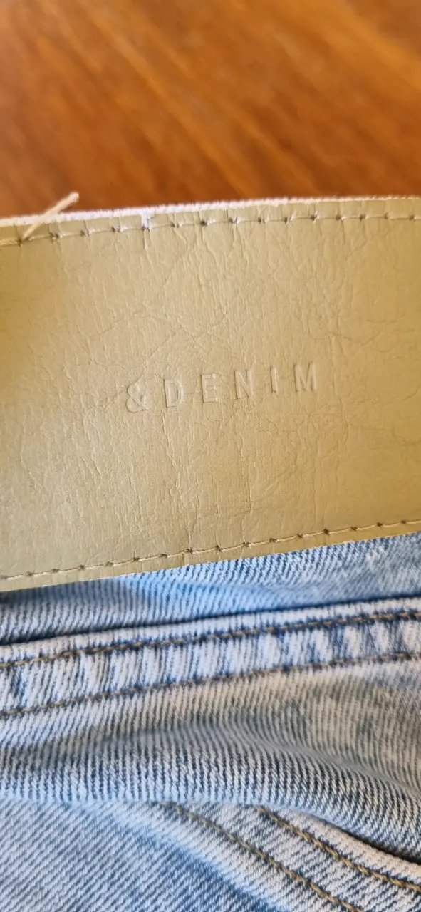 Jeans celestes deslavados - 4