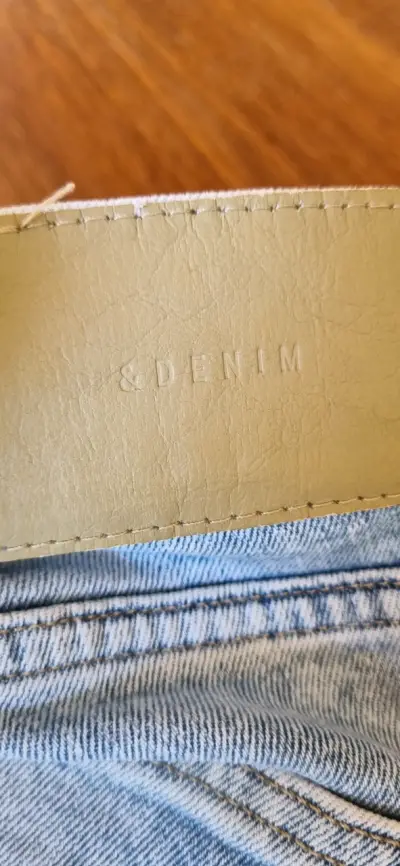 Jeans celestes deslavados - miniatura 4