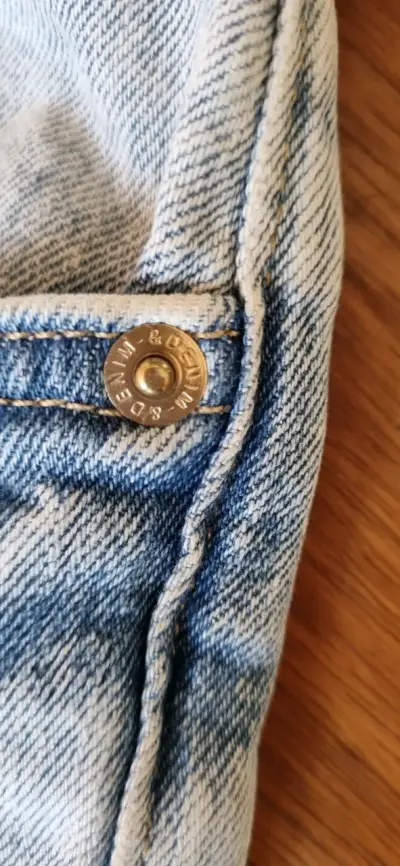 Jeans celestes deslavados - miniatura 5