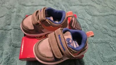 Zapatillas infantiles gris y azul - miniatura 1