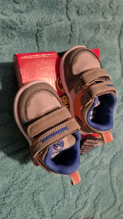 Zapatillas infantiles gris y azul - miniatura 2