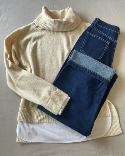 Suéter beige cuello alto - miniatura 2