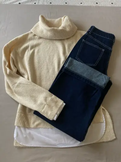 Suéter beige cuello alto - miniatura 3