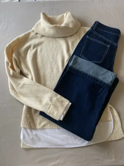 Suéter beige cuello alto - miniatura 4