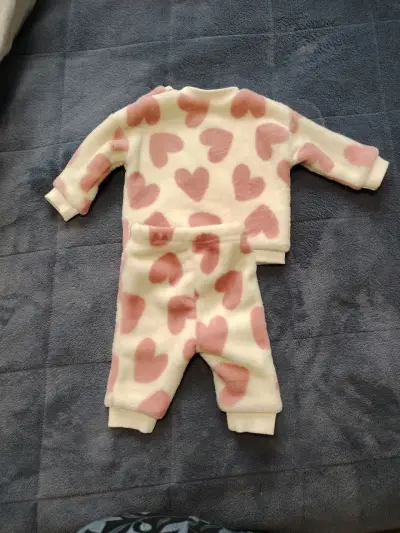Conjunto para niña con corazones - miniatura 4