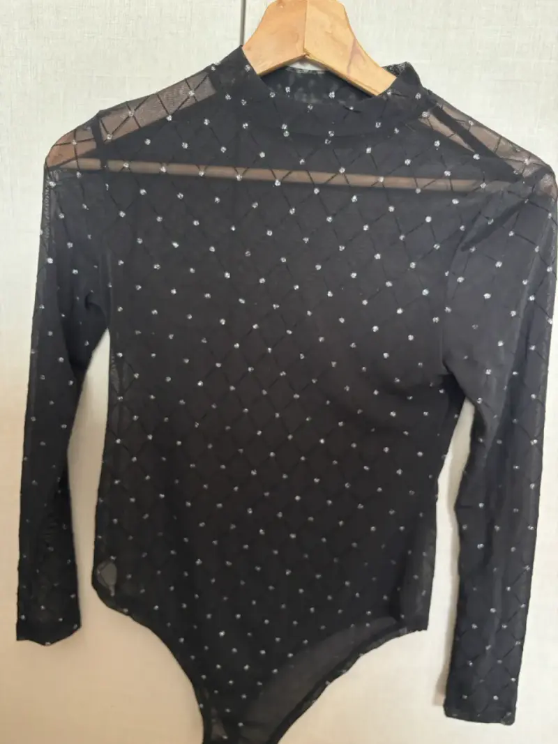 Body negro transparente con brillo