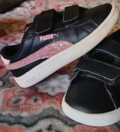 Zapatillas negras talla 27 con detalle rosa - miniatura 3