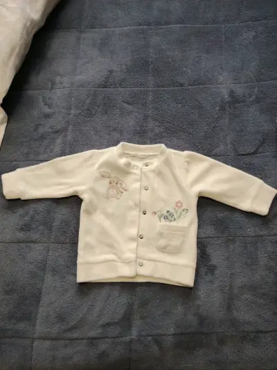 Chaqueta bebé blanca con bordado - miniatura 1