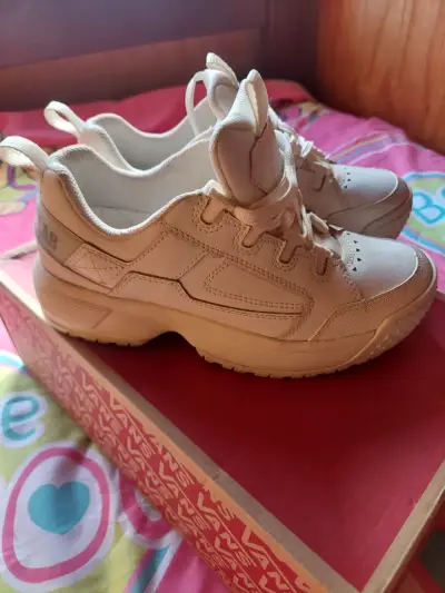 Zapatillas beige deportivas - miniatura 1