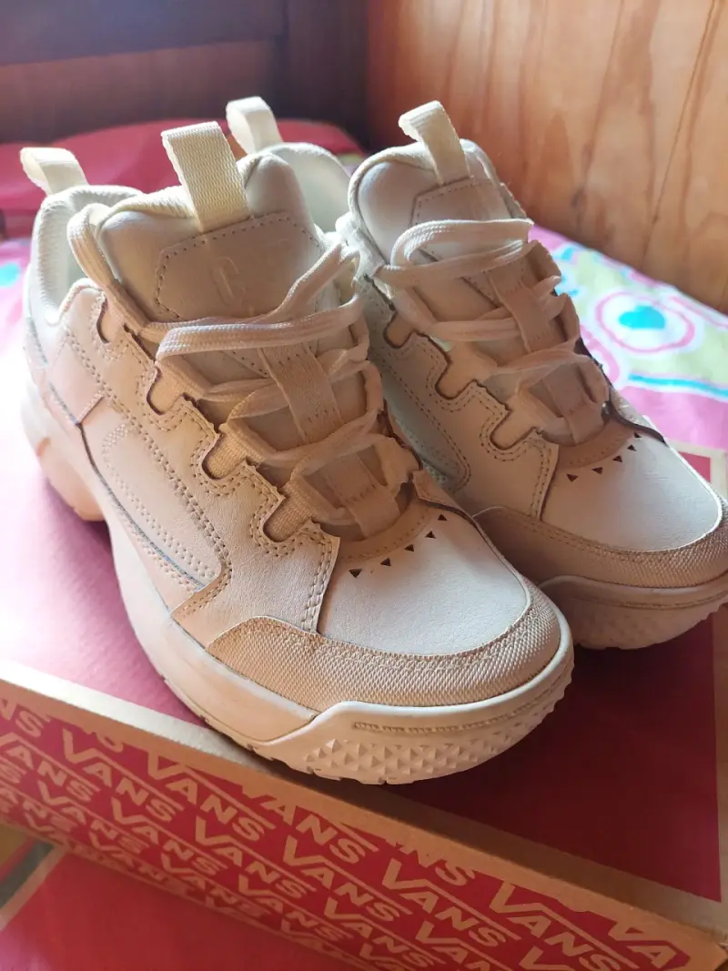 Zapatillas beige deportivas - 2