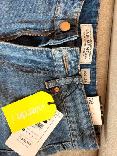 Jeans azul básico nuevo con etiqueta - miniatura 2