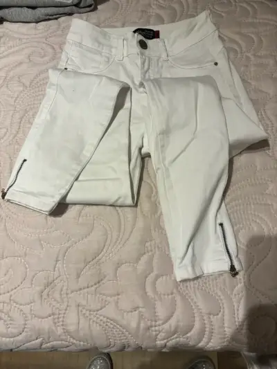 Pantalones blancos para mujer - miniatura 2