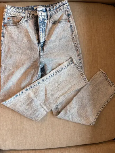 Jeans azul claro estilo desgastado - miniatura 1