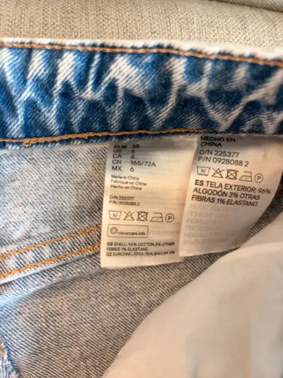 Jeans azul claro estilo desgastado - miniatura 2