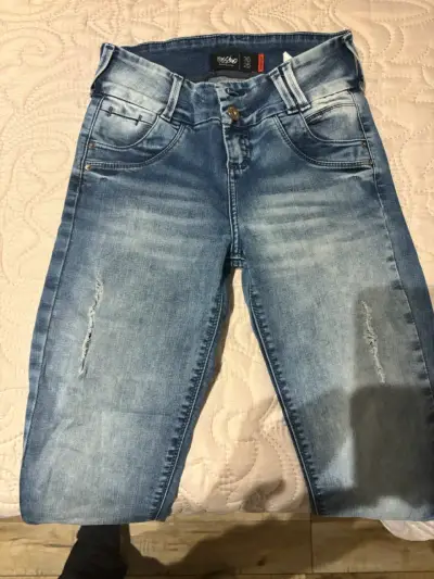 Jeans azules desgastados para mujer - miniatura 4