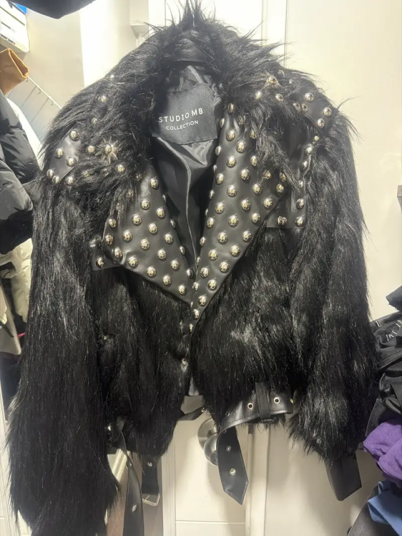 Chaqueta negra con tachas - 2